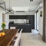 Modern Blanka With Pool And Grill In Tinjan Villa