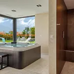 Villa Modern Blanka With Pool And Grill In Tinjan Kringa