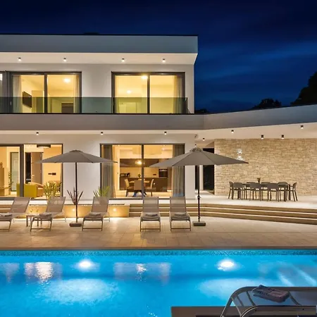 Modern Blanka With Pool And Grill In Tinjan * Kringa