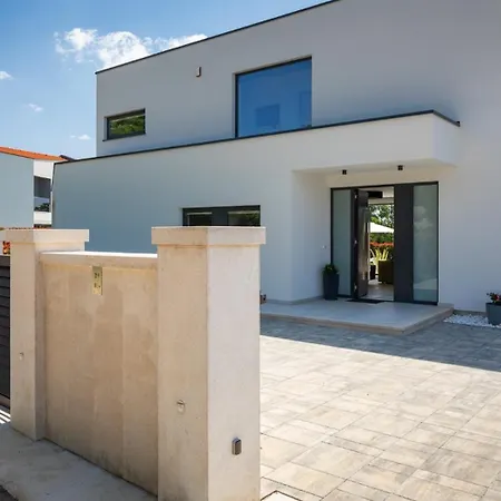 Modern Blanka With Pool And Grill In Tinjan * Kringa