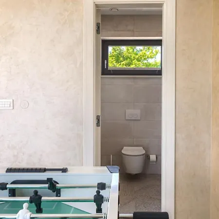 Modern Blanka With Pool And Grill In Tinjan Kringa