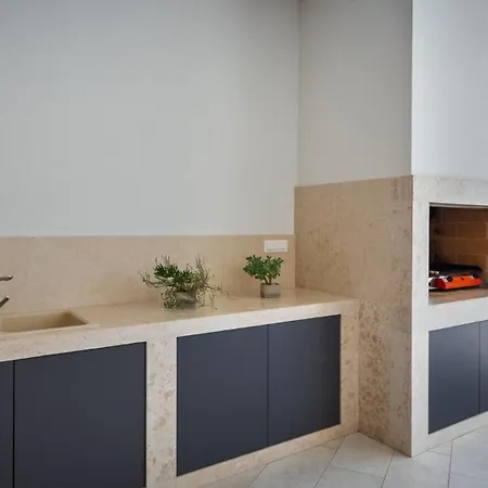 Modern Blanka With Pool And Grill In Tinjan *