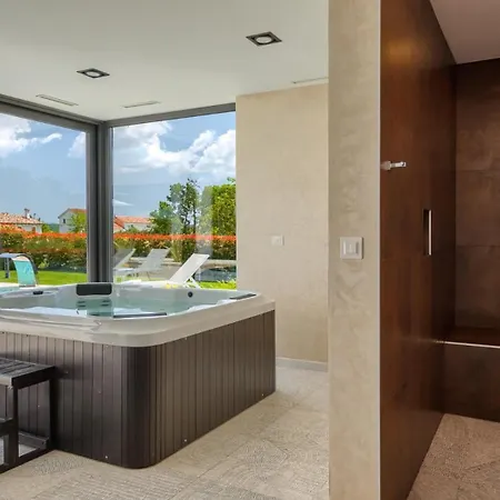 Villa Modern Blanka With Pool And Grill In Tinjan Kringa