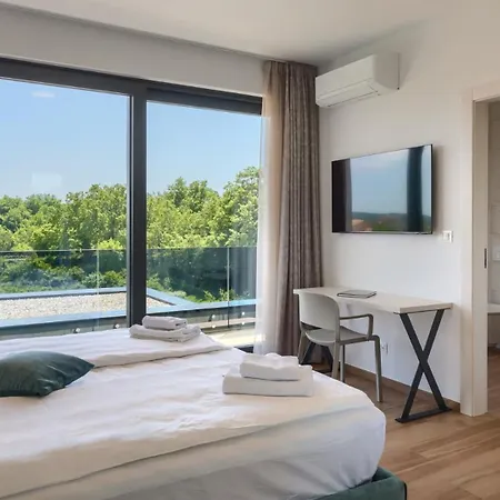 Modern Blanka With Pool And Grill In Tinjan *