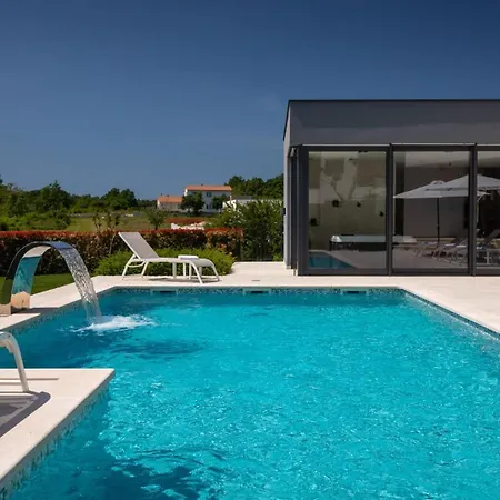 Villa Modern Blanka With Pool And Grill In Tinjan Kringa