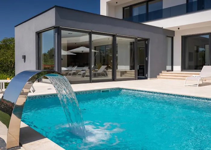 Modern Blanka With Pool And Grill In Tinjan Vila