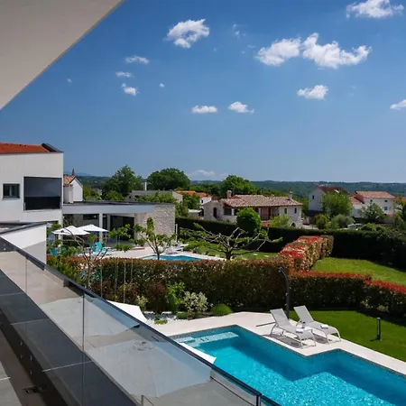 别墅 Modern Blanka With Pool And Grill In Tinjan