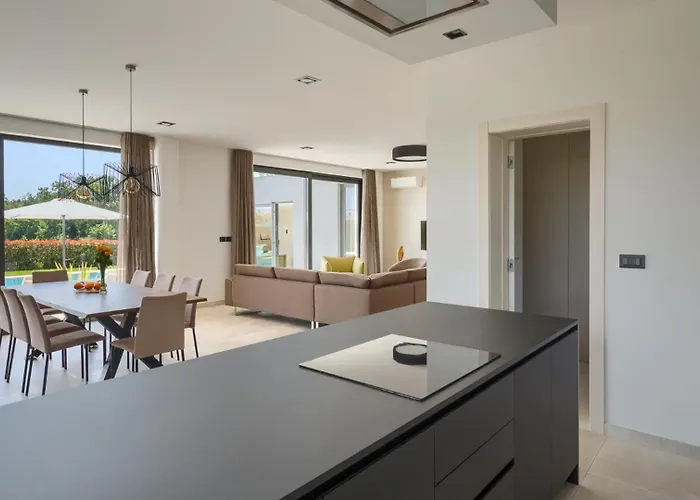 Modern Blanka With Pool And Grill In Tinjan *