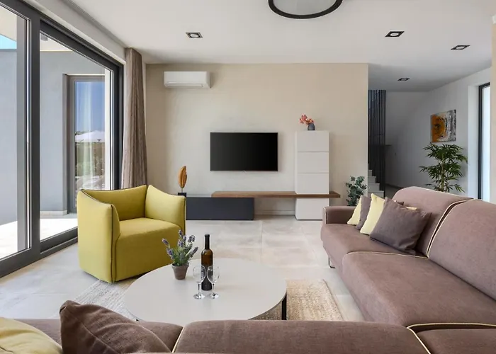 Modern Blanka With Pool And Grill In Tinjan *
