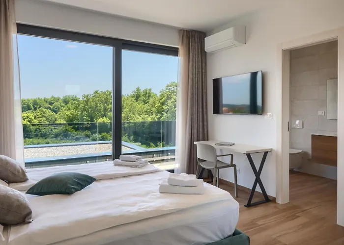 Modern Blanka With Pool And Grill In Tinjan *
